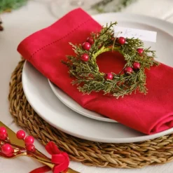 Foliage & Berry Christmas Napkin Rings (6Pk)