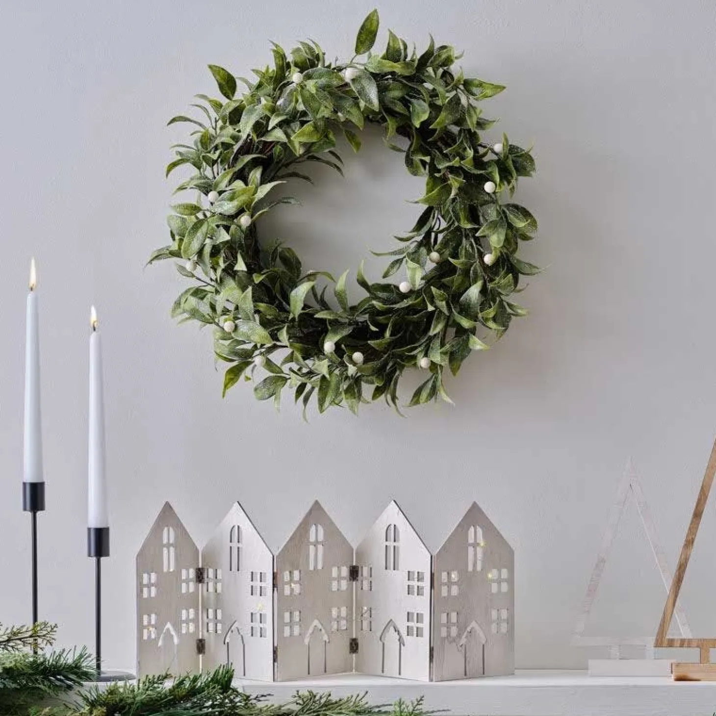 Mistletoe Wreath - 30Cm