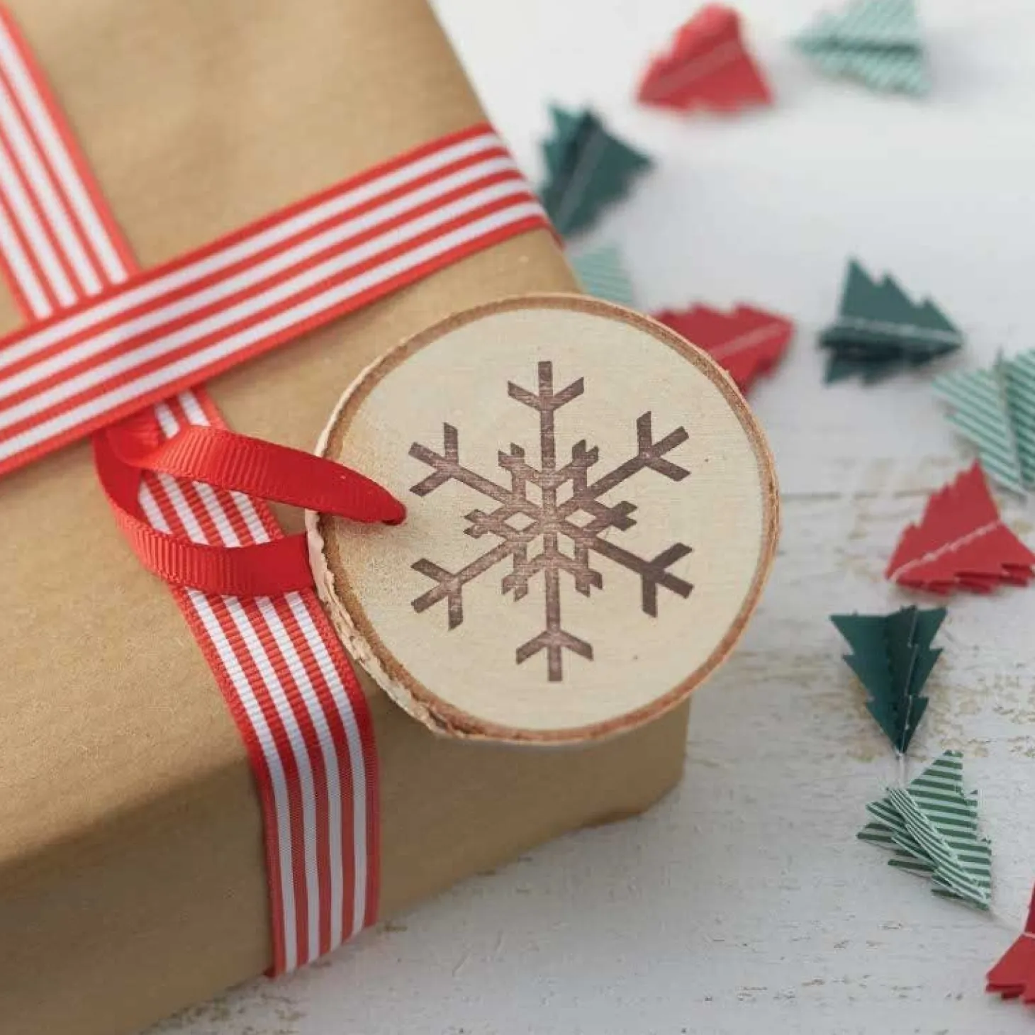 Wooden Round Snowflake Hanging Tree Decorations (6Pk)